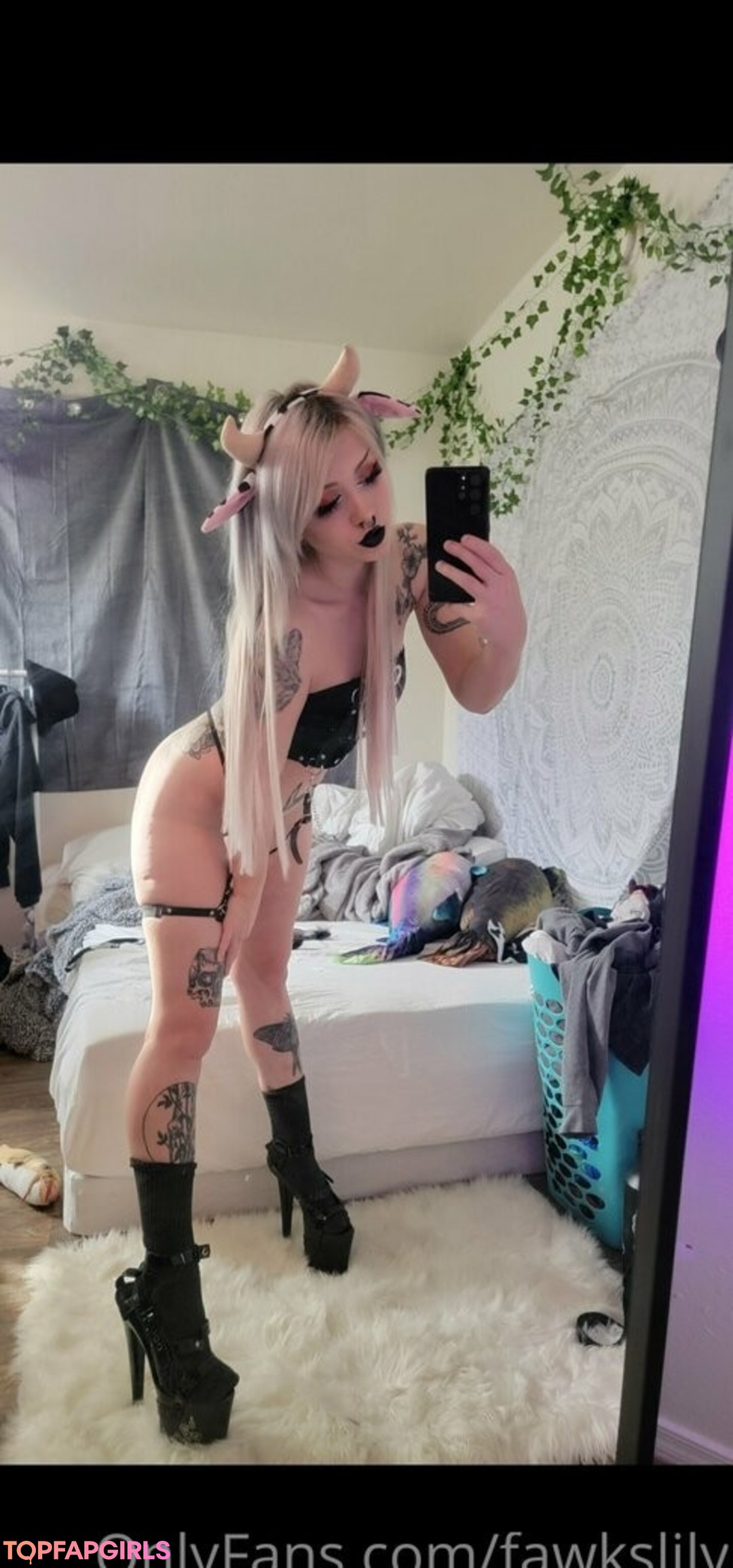 fawkslily model erotic pictures