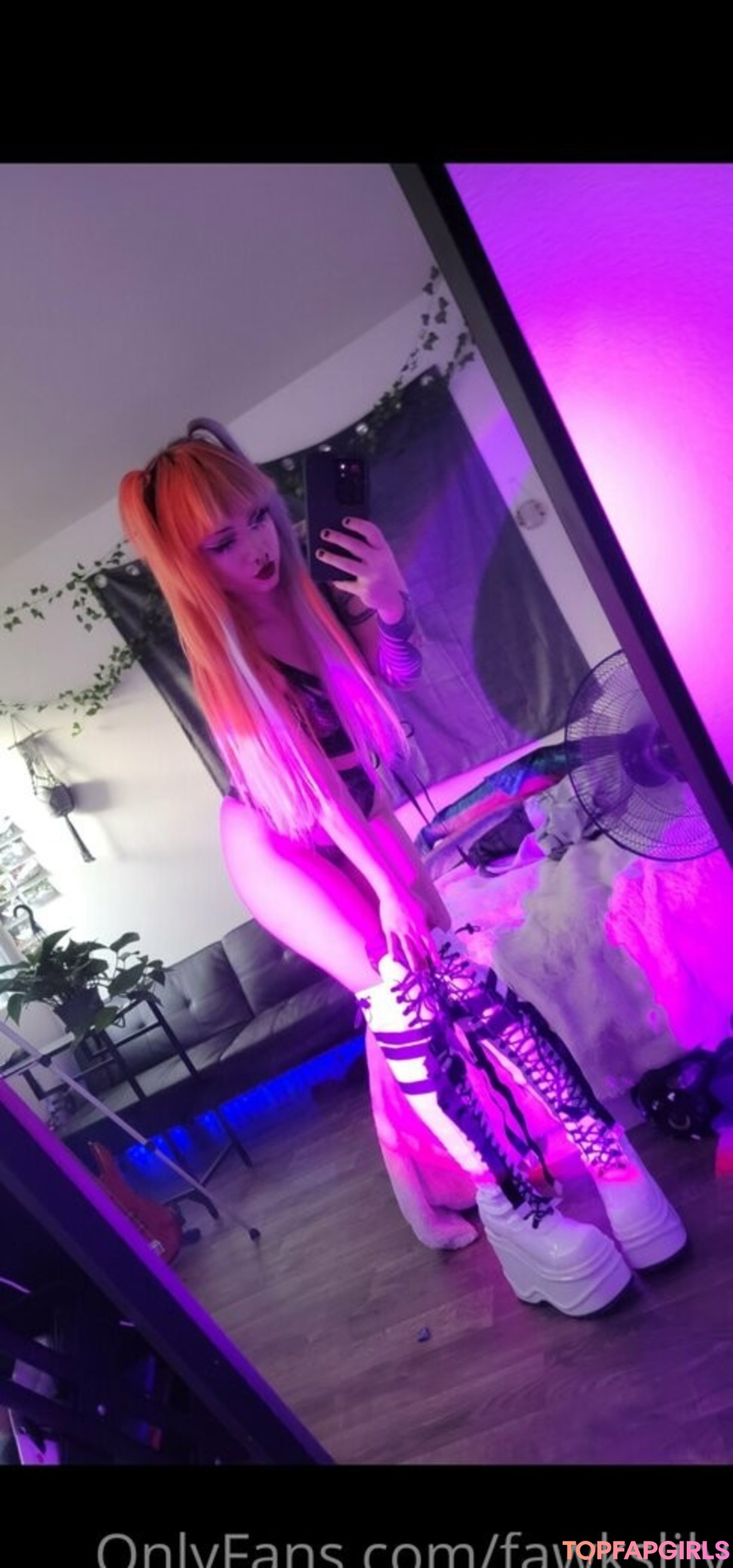 fawkslily erotic model archive