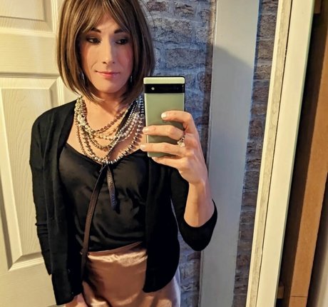 Jennifer London pretty actress pictures