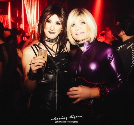 Jennifer London model hot images