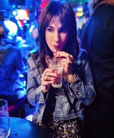 Jennifer London star top image