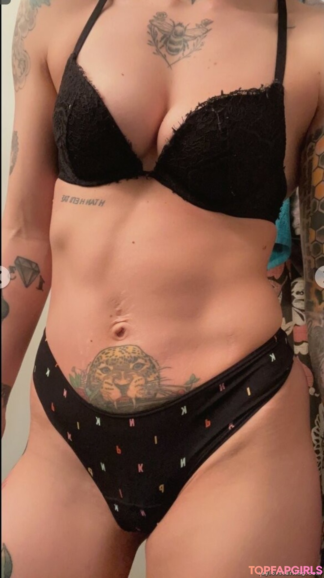 Taylor Starling nude actress archive