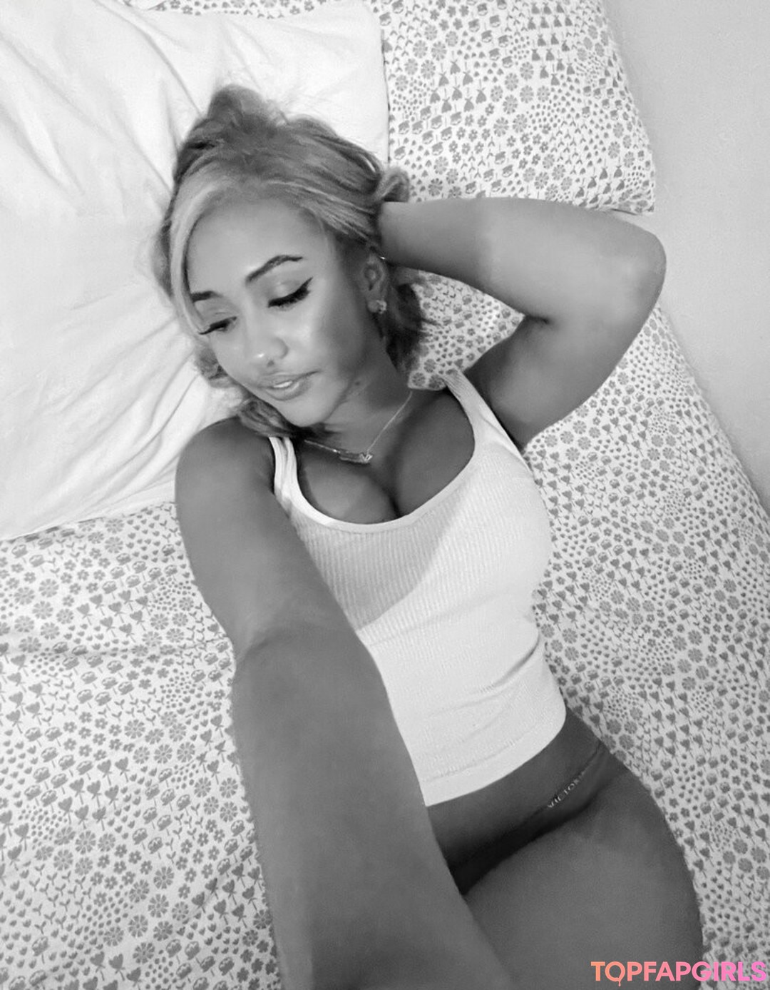 chubby small tits onlyfans pornos images