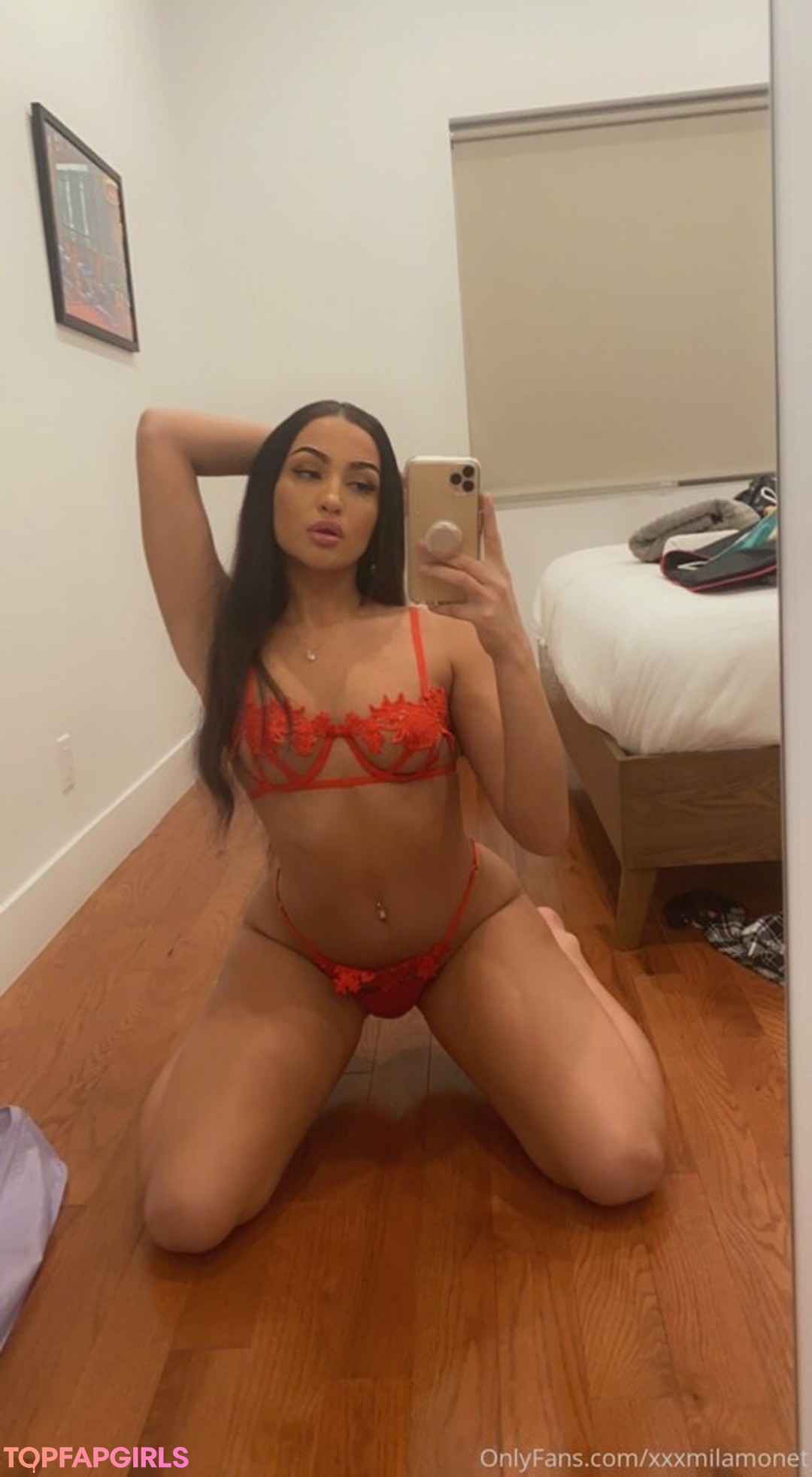 xxxmilamonet model naked pic