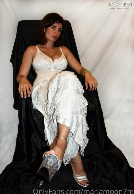 mariamoon7free nude pornstar gallery