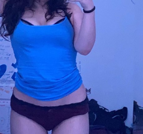 Maddy Adderley hot star pic