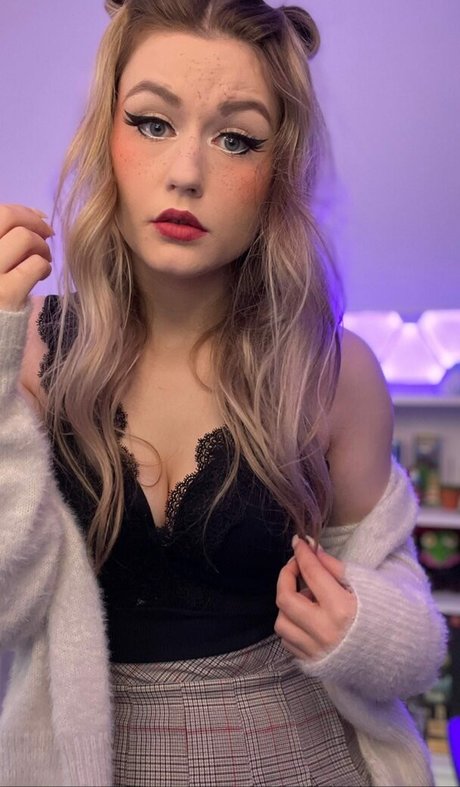 Dodorododo nude actress pics