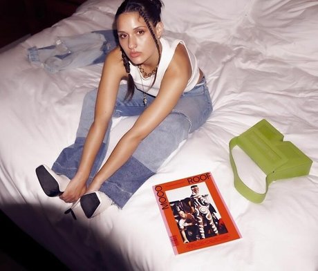 Sabela OT model sexy pic