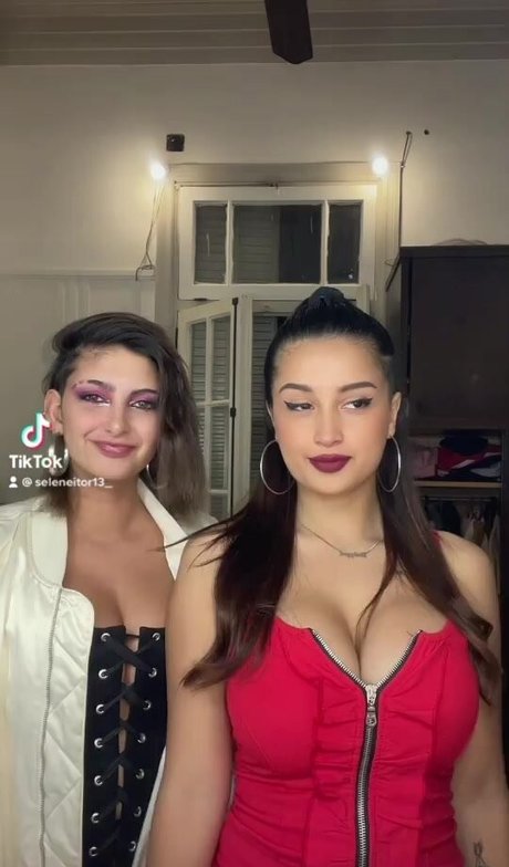 Seleneitor star pornographic photos