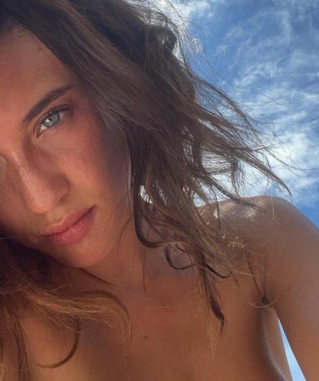 Maria Pedraza hot star img