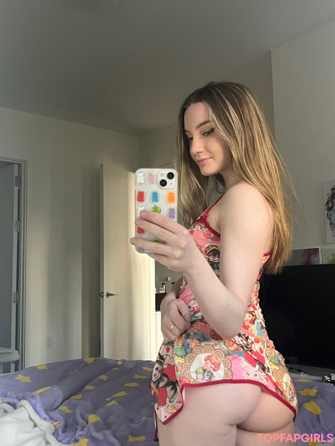 Comflly naked actress img