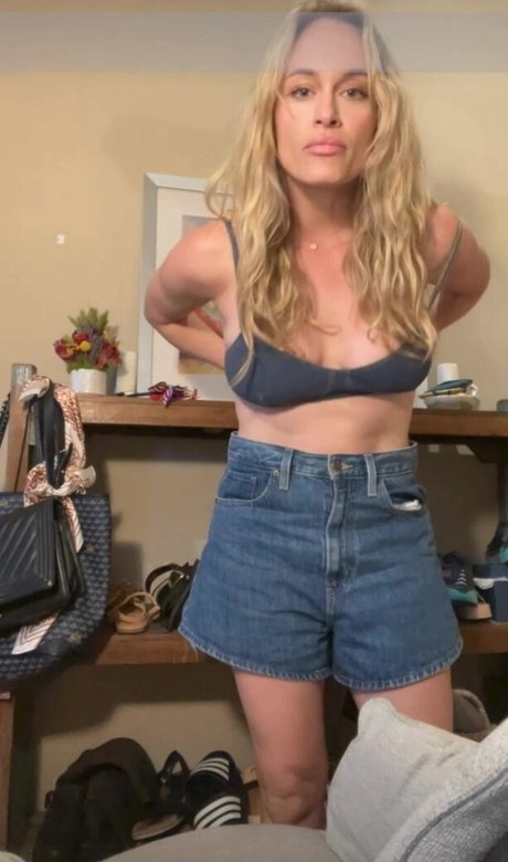 Leven Rambin model naked archive