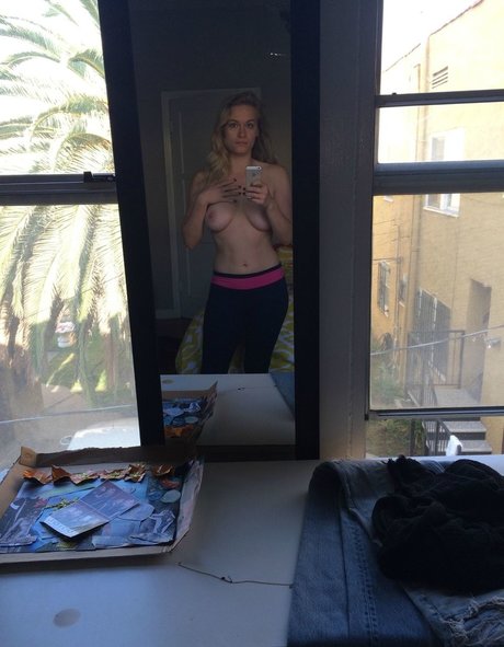 Leven Rambin star naked picture