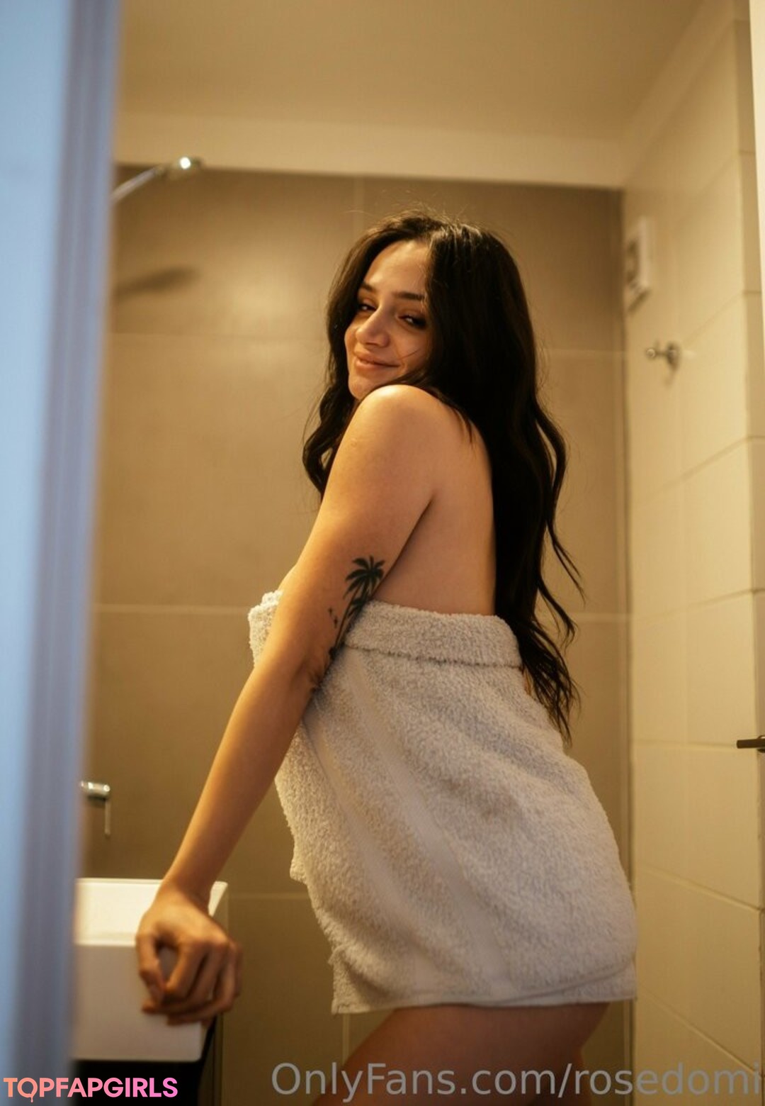 rosedomi sex model photo