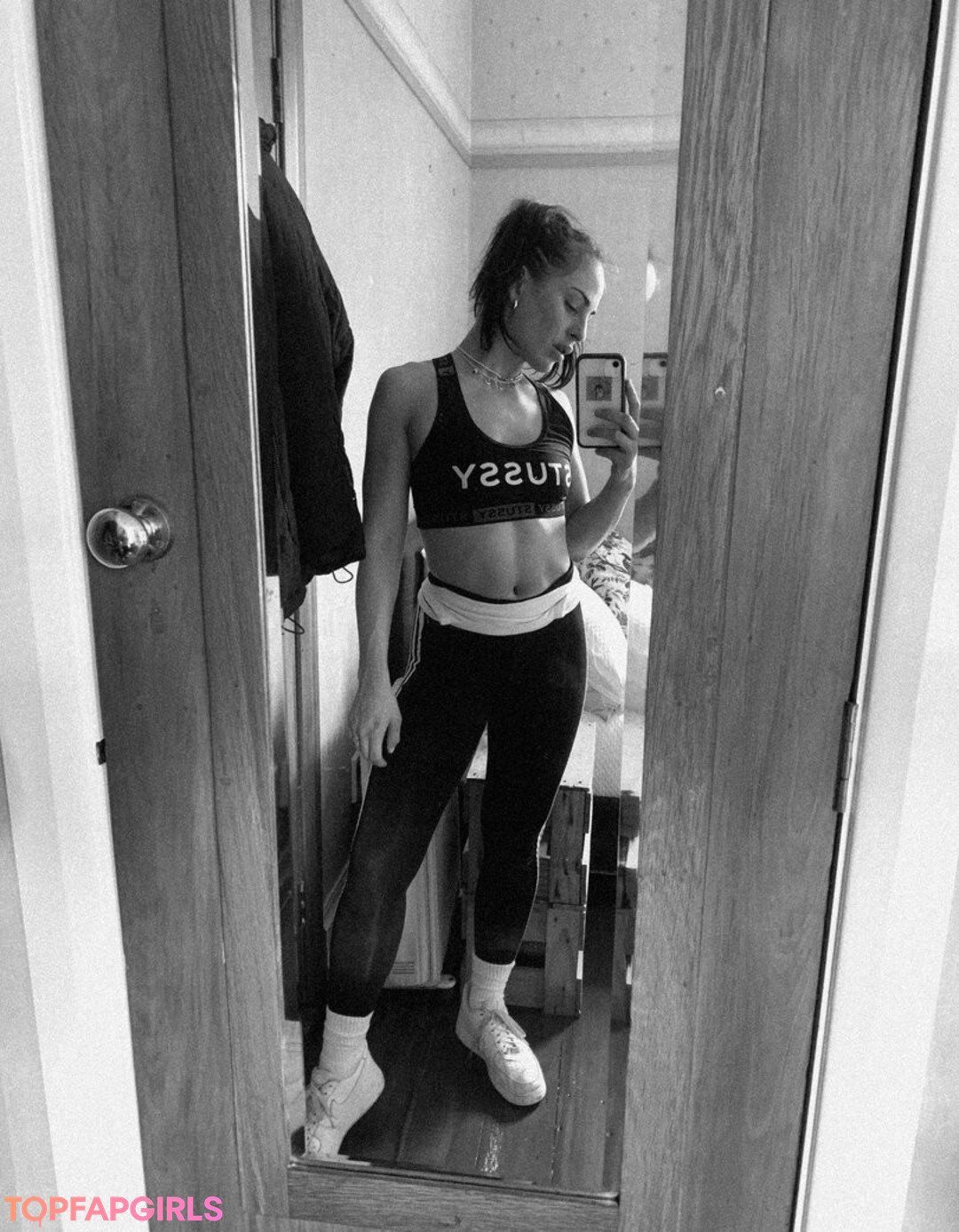 saintjessie hot actress img