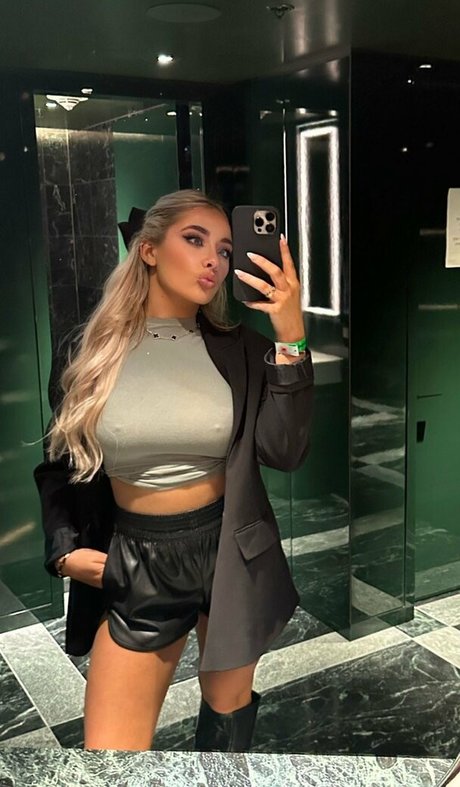 Saffron Barker high quality pornstar pics