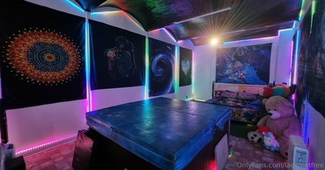 ladsfeetfree model sexy pic