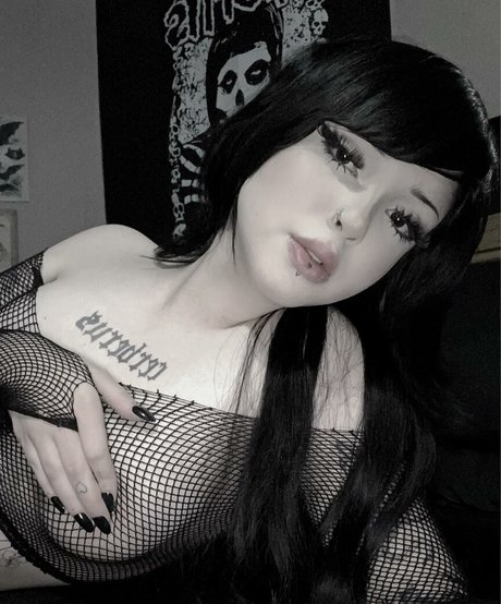 Ghostbabss nudes model picture