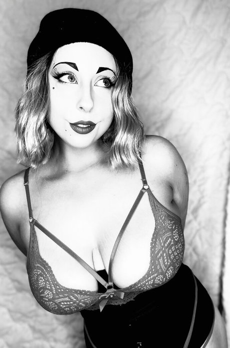 Adelayarmstrong exclusive model archive