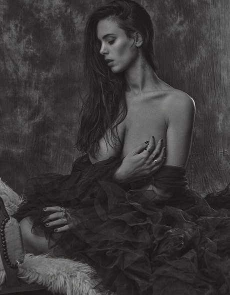 ___s asha_ top profile image