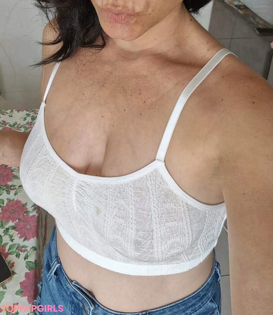 SexyLatinaWife xxx model photo