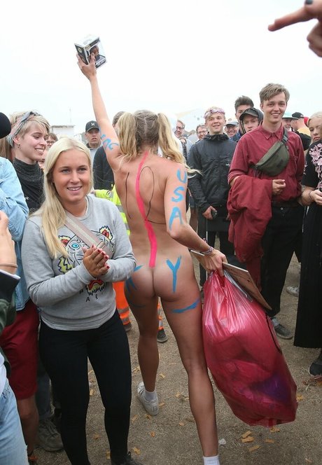 Lily Lowe top actress images