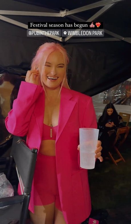 lesbian milf onlyfans sex photos