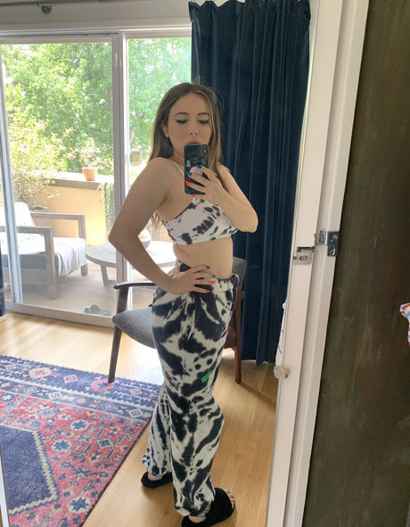 Esther Povitsky hot pornstar pics