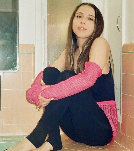 Esther Povitsky nice model images