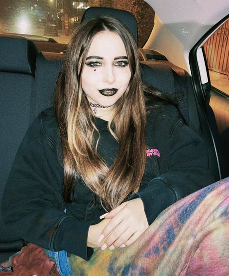 Esther Povitsky star exclusive pic