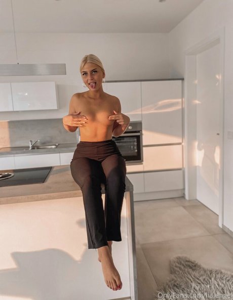 Lia Engel model erotic pic