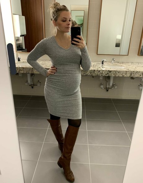 Goddess Rainn model porn images