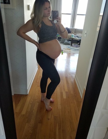 Goddess Rainn model nude pic