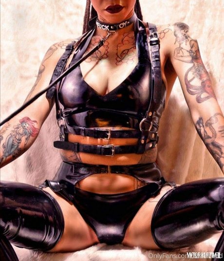 razorredd model naked picture