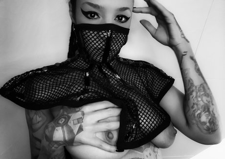 razorredd model erotic pic