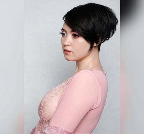 Elysia Griffin nude model photos