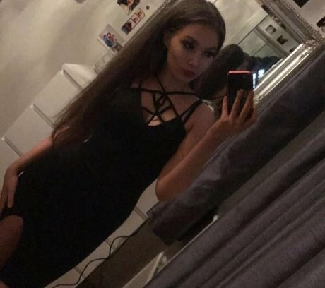 Elise Clayton porn model images