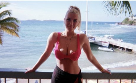 andi111 model hot image