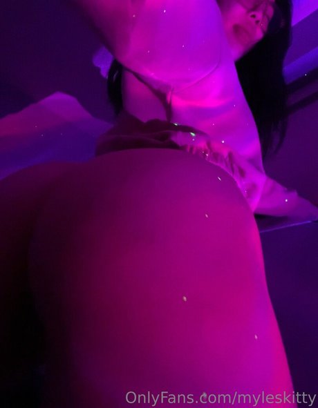 myleskitty nudes model picture