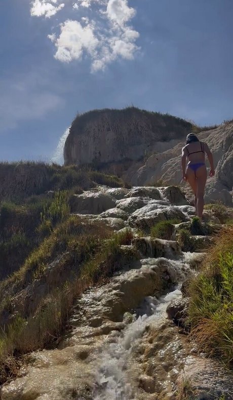 Shanti Tan nice model picture