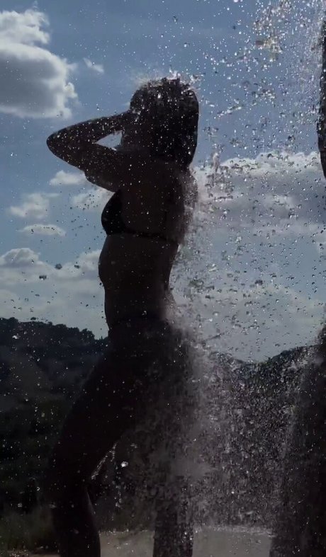 Shanti Tan porn model gallery