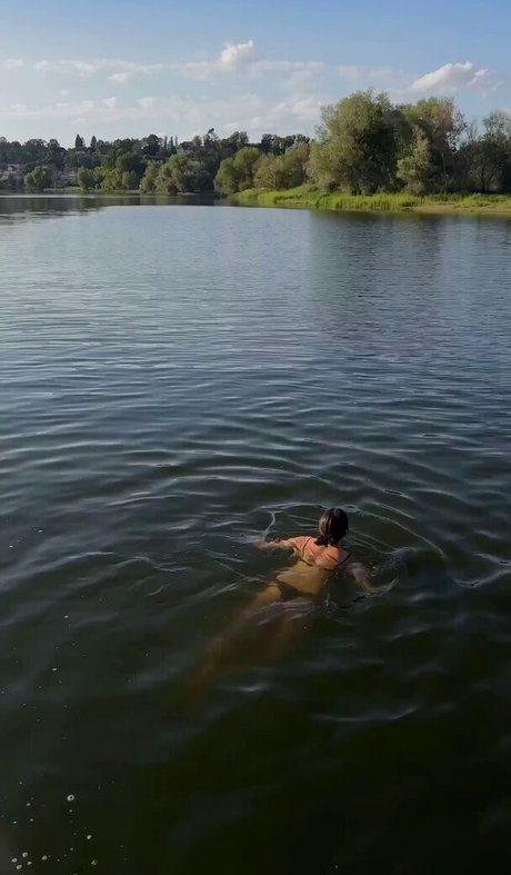 Shanti Tan free pornstar pics