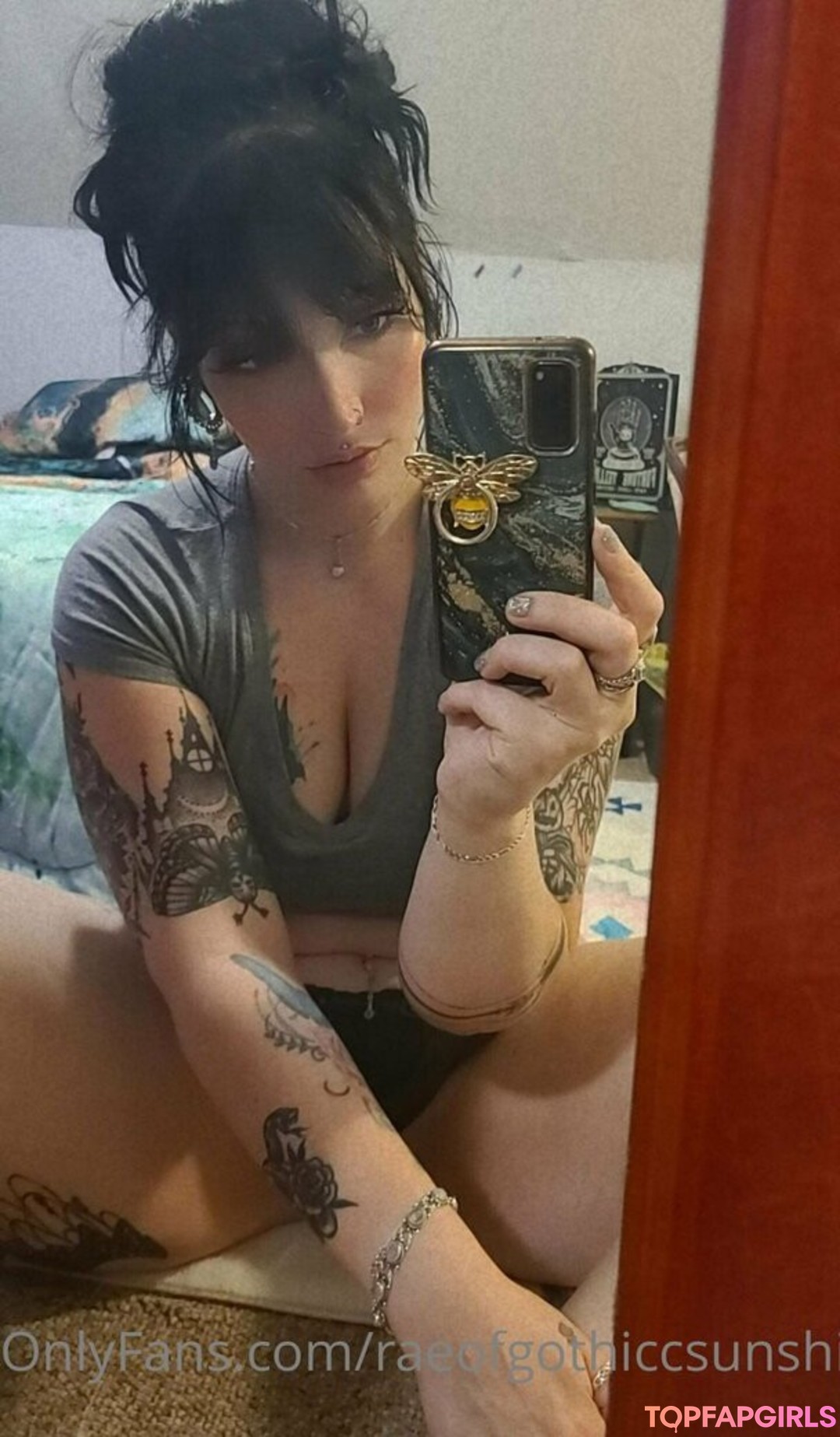 raeofgothiccsunshine exclusive star pic