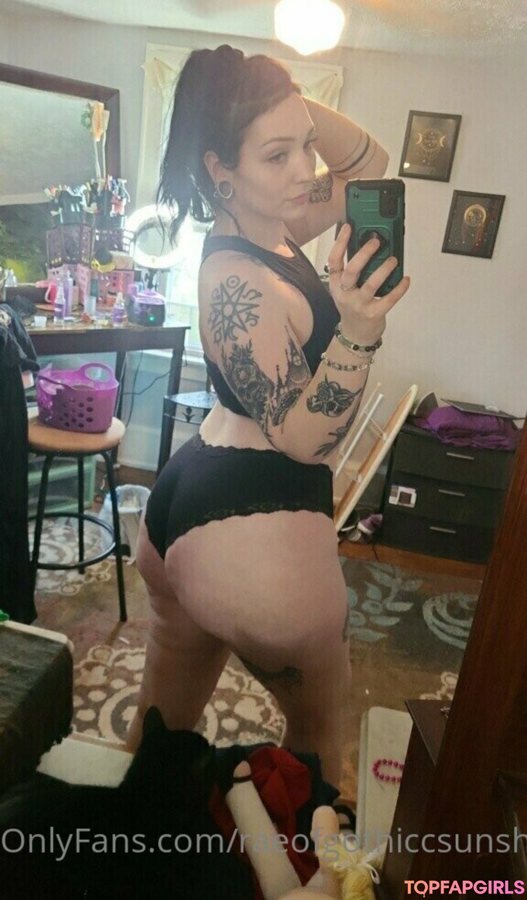 raeofgothiccsunshine profile image