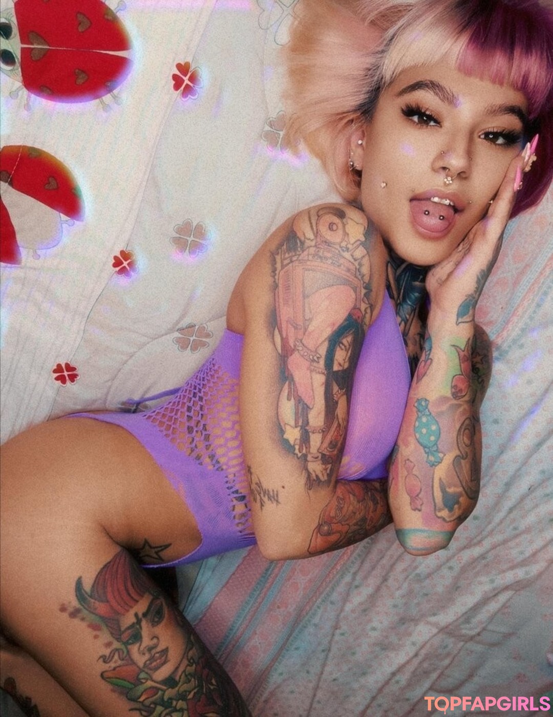 pinksuicide model adult img