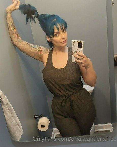 aria wanders free sexy model picture