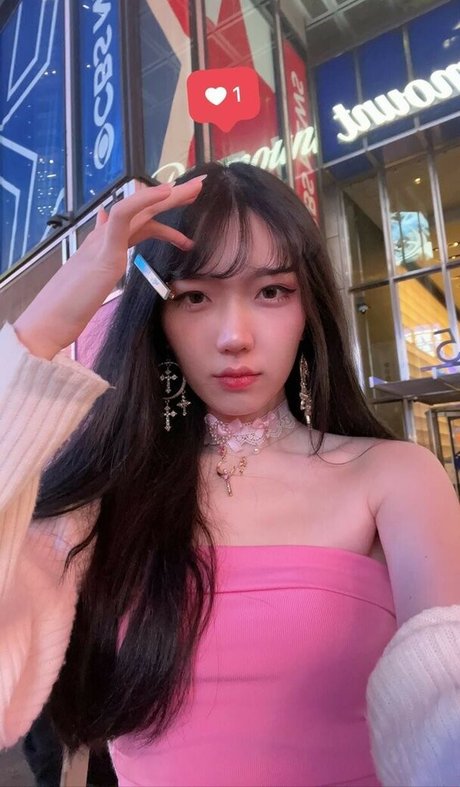 glihttr model nude picture