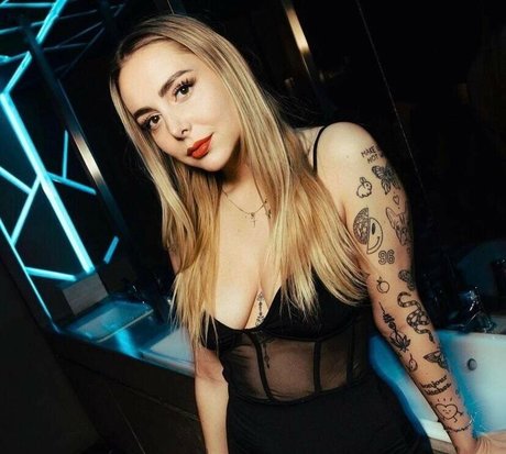 Elliloretta naked model archive