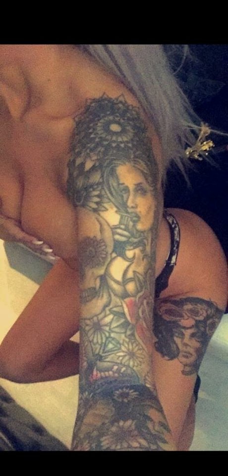 Meesh Elizabeth naked pornstar photos