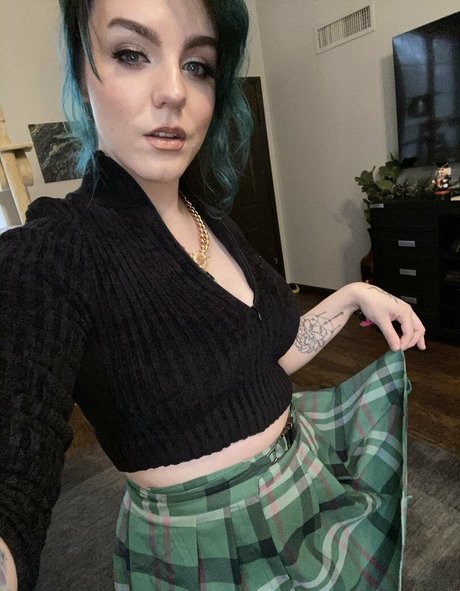 real teacher onlyfans pretty pic